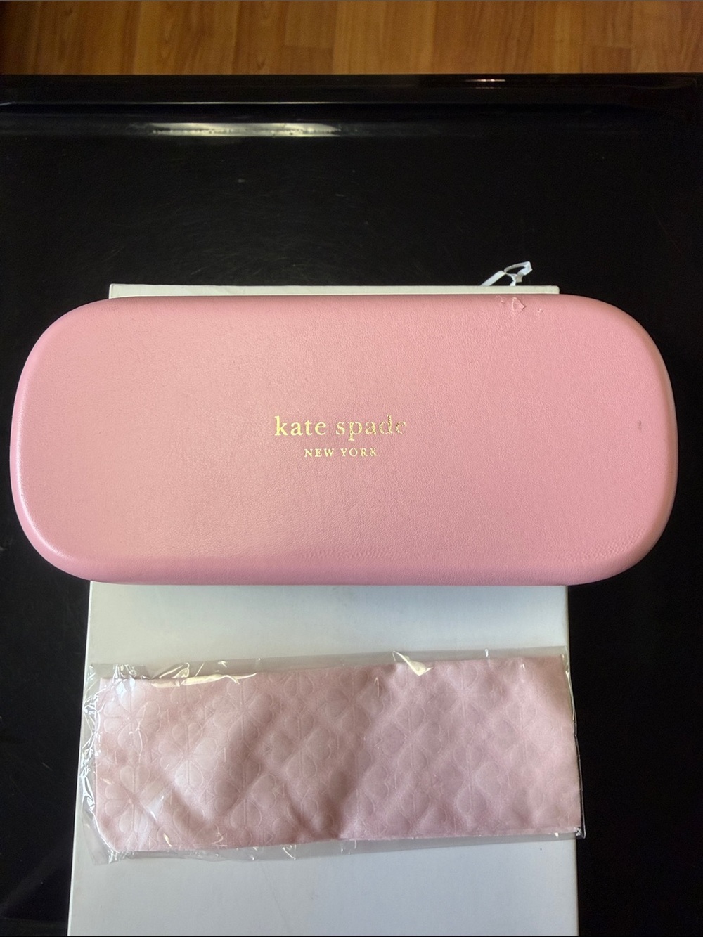 KATE SPADE leather Pink Hard Eyewear Case with Matching authentic Cloth